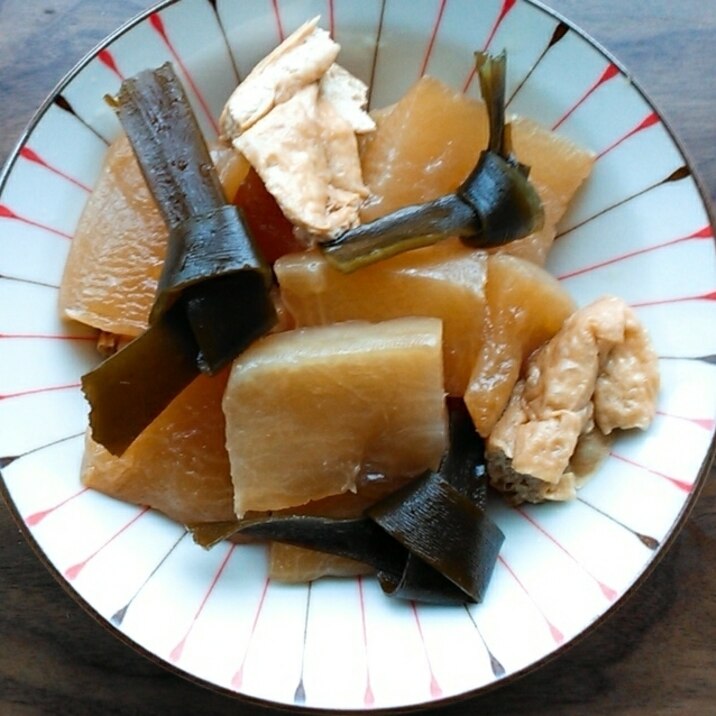 大根と油揚げと結び昆布の煮物